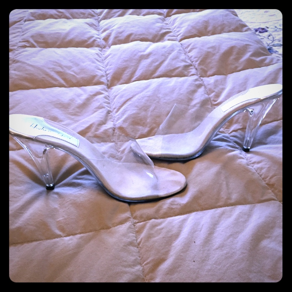 Acrylic Cinderella pumps